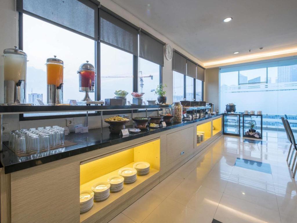 Hotel 88 Grogol By Wh Jacarta Exterior foto