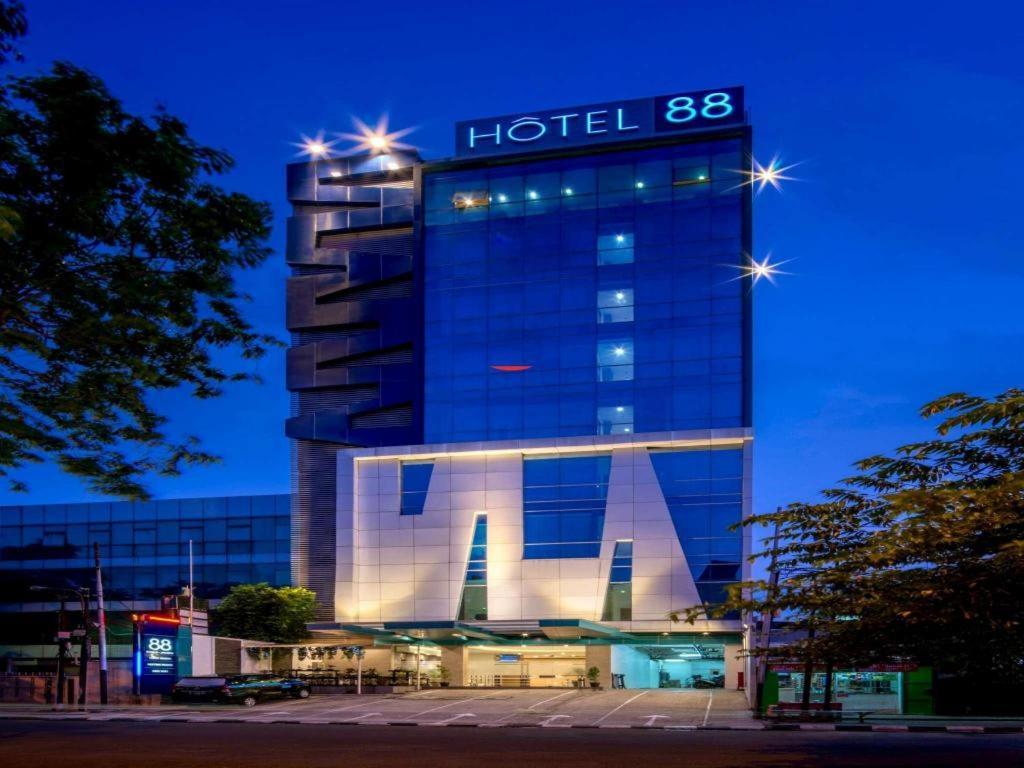 Hotel 88 Grogol By Wh Jacarta Exterior foto